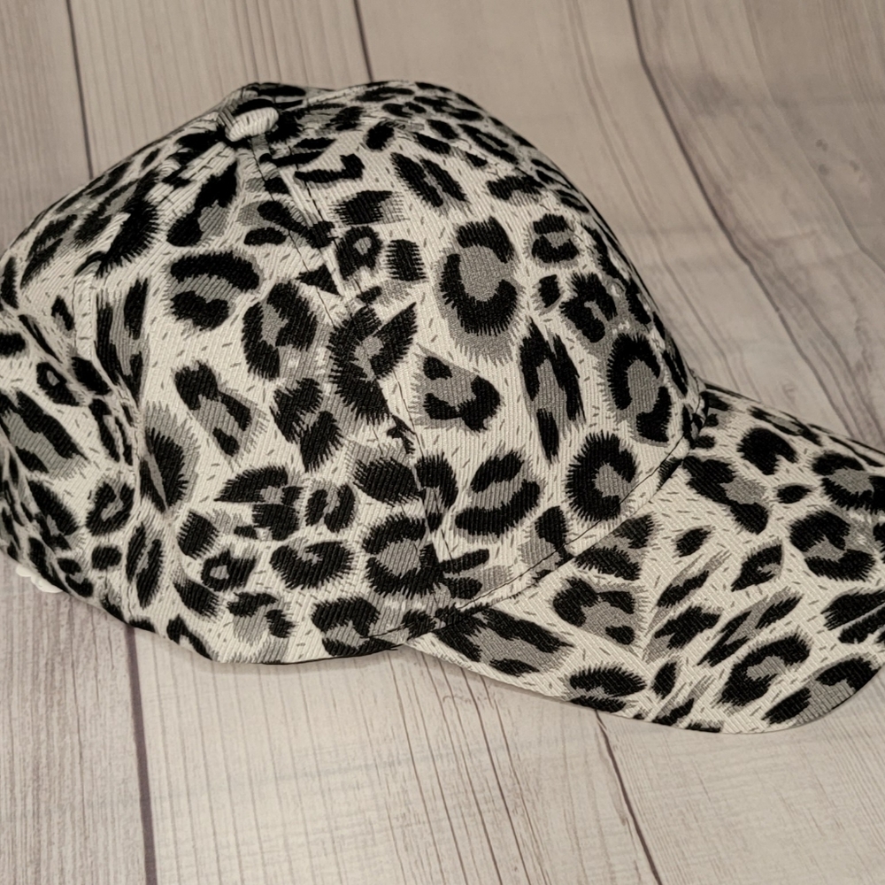 Stylish Black & white leopard print NWOT